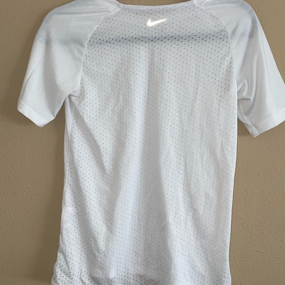 Nike running top - Picture 2 of 2